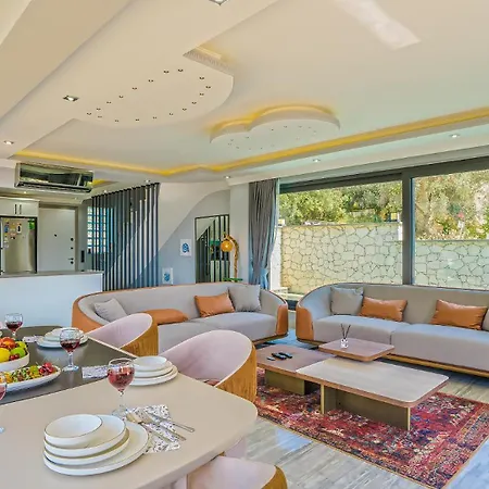 Kalkan Merkez'de Deniz Manzarali Lueks فندق